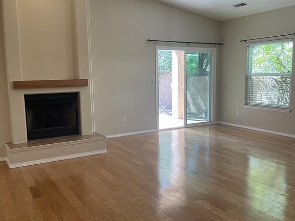 3rd image of 7116 Boxwood Ave NE