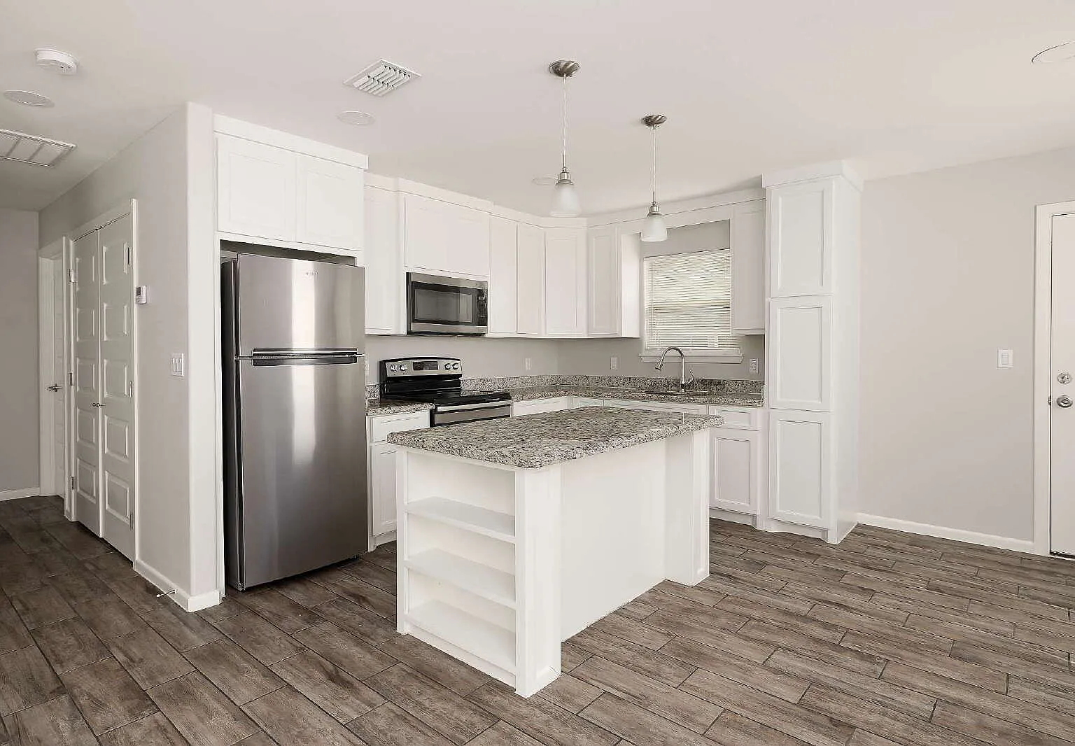 3 bed, 2.0 bath, 1060 sqft, $1,150 — Photo 4