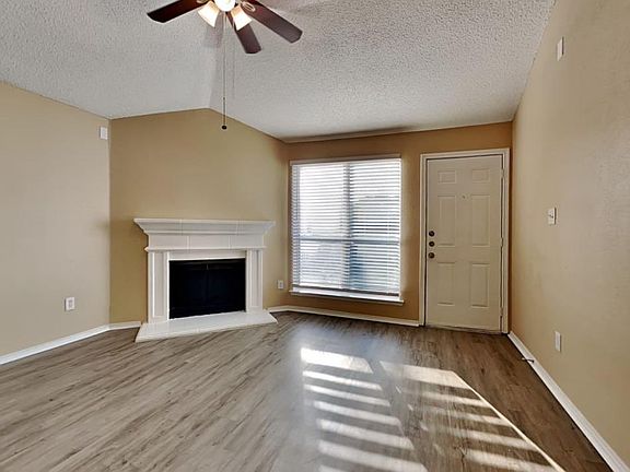 3rd image of 10640 Shadywood Dr