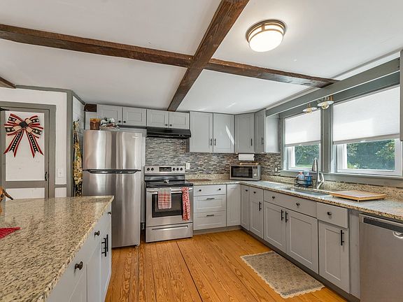 4th image of 40 Boston Hill Road