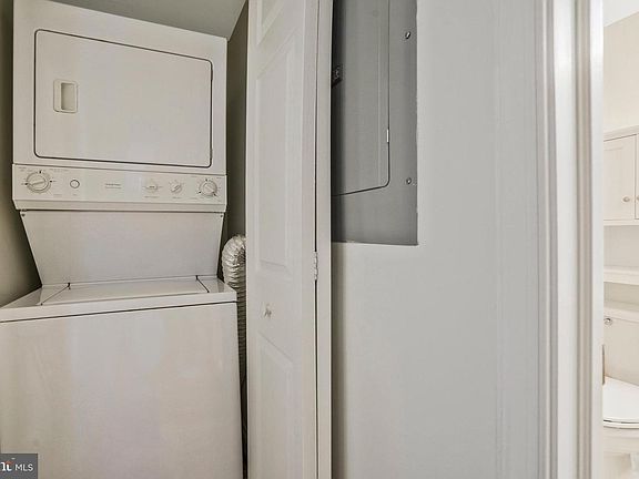 5th image of 828 Slaters Ln APT 108