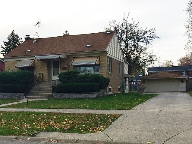 10720 S Tripp Ave photo 1