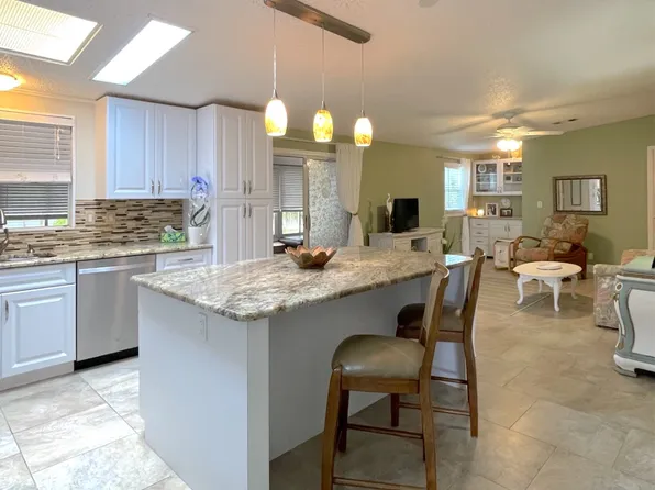 240 Wecuwa Dr, Fort Myers, FL 33912