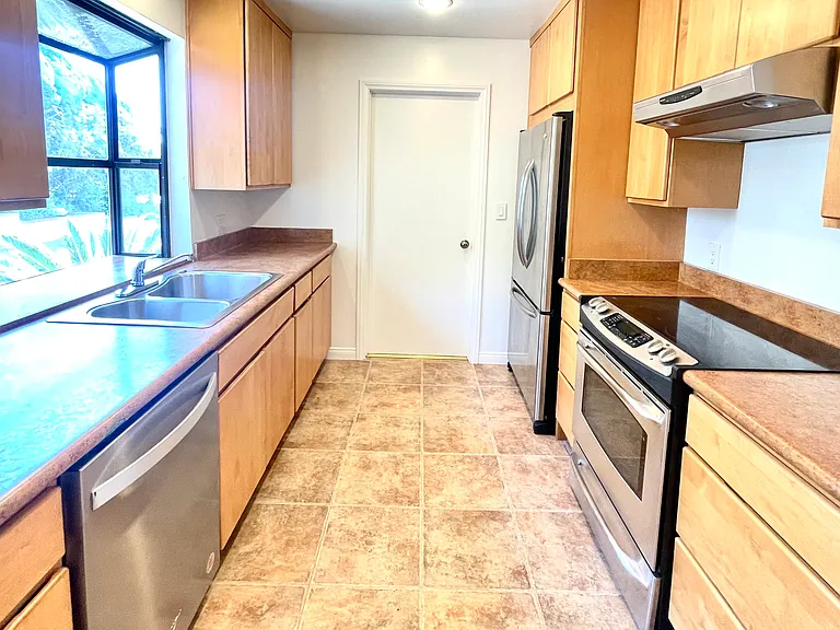 1045 Marvista Ave — Photo 5