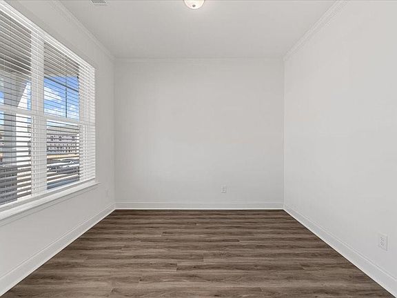 4th image of 6061 Spring Way