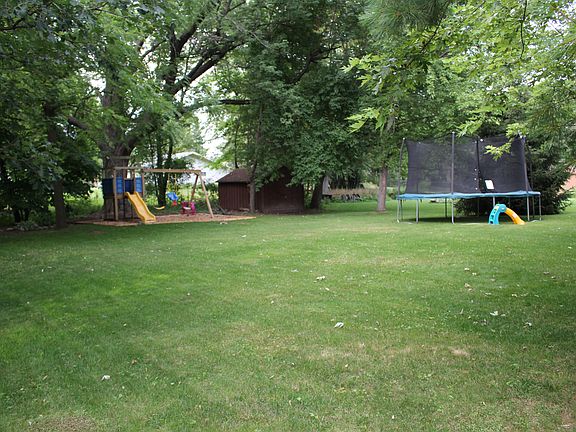 4th image of 646 Woodview Ave