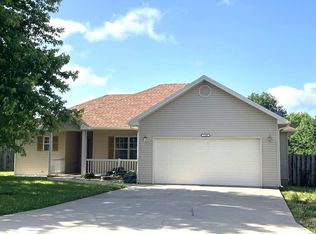 1140 Orchard Dr, Lebanon, MO 65536