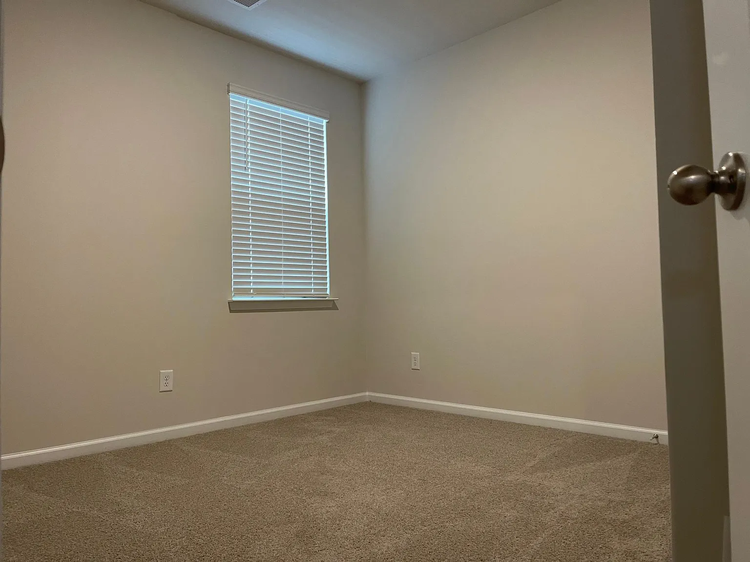 4 bed, 1800 sqft, $2,250 — Photo 4