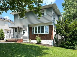 11 W Cedarview Ave #1, Staten Island, NY 10306