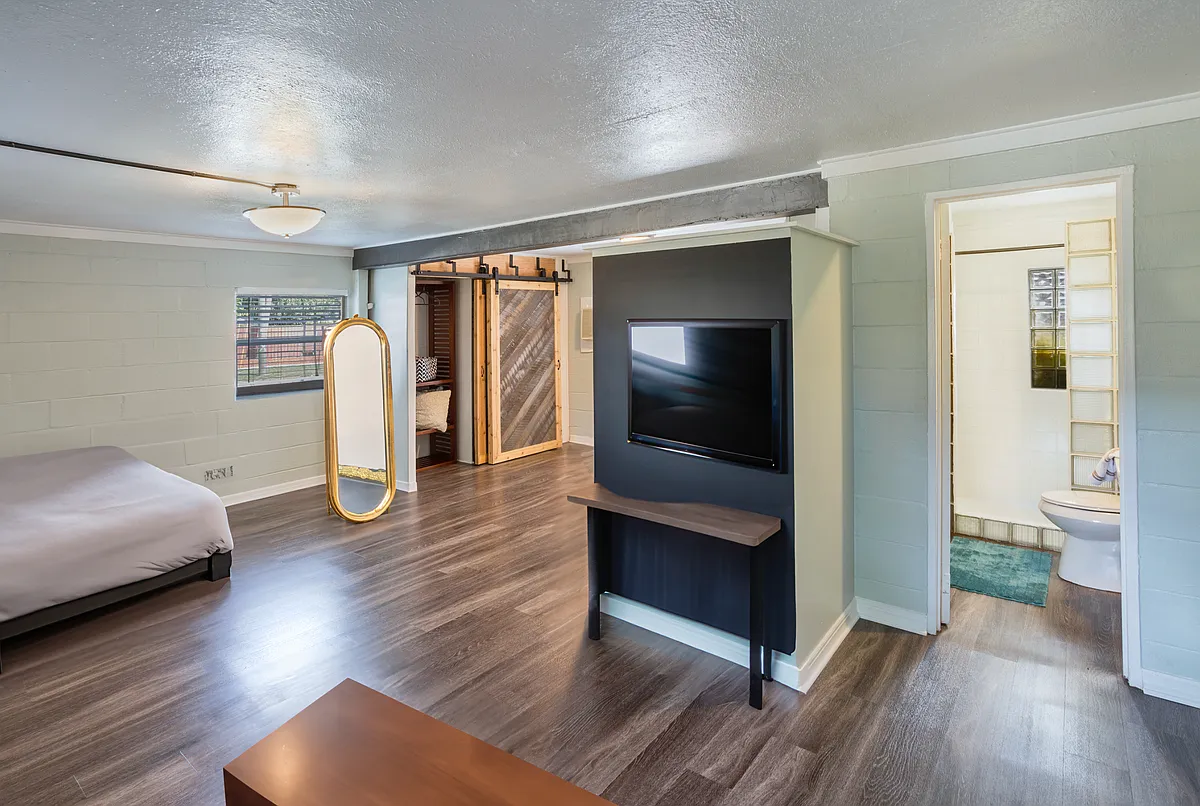 Building Photo - 301 S Gomez Ave #2