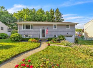 34 Fleming Ct, Groton, CT 06340