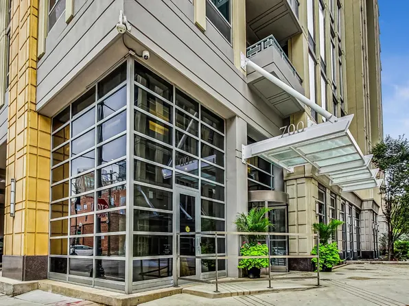 700 N Larrabee St APT 1006, Chicago, IL 60654