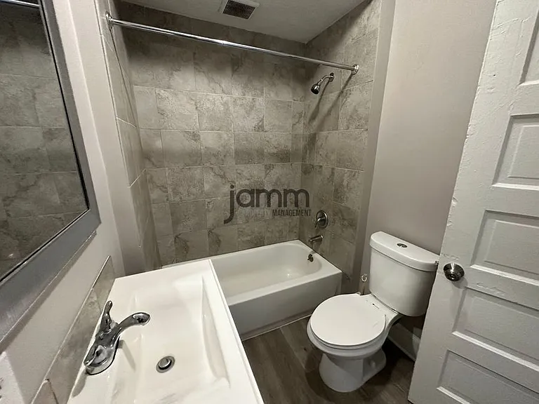 3026 Monroe Ave — Photo 11