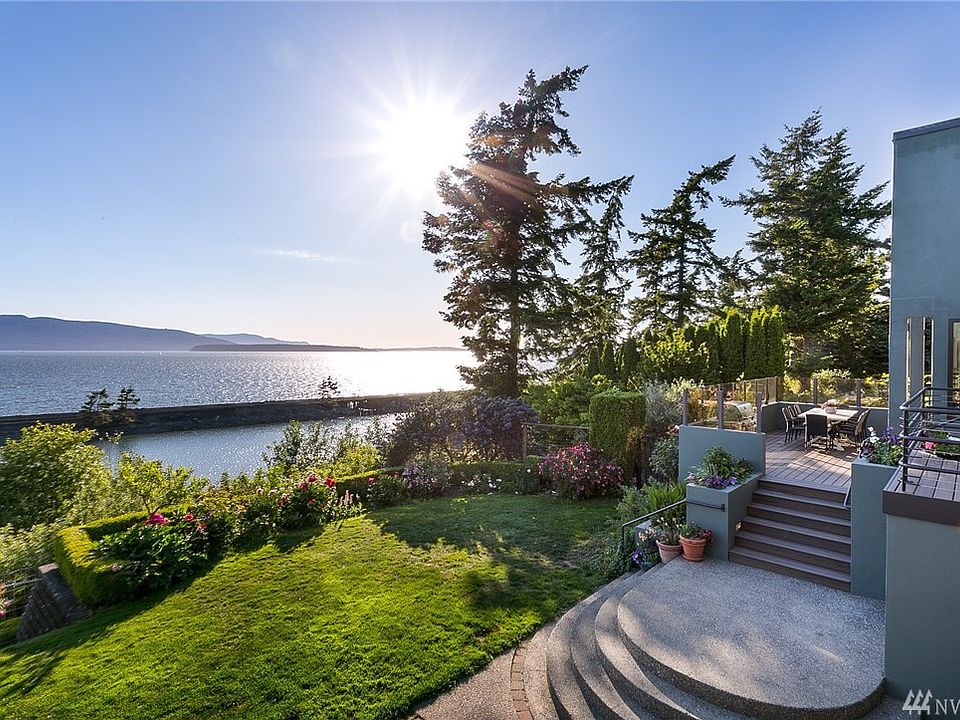 410 Bayside has an unobstructed view of the Bay.  
