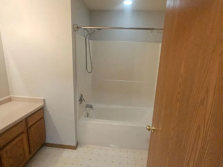 538-544 Partridge Ct. - 4 Unit — Photo 7