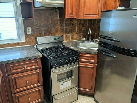 2nd image of 540 Grand St #3A