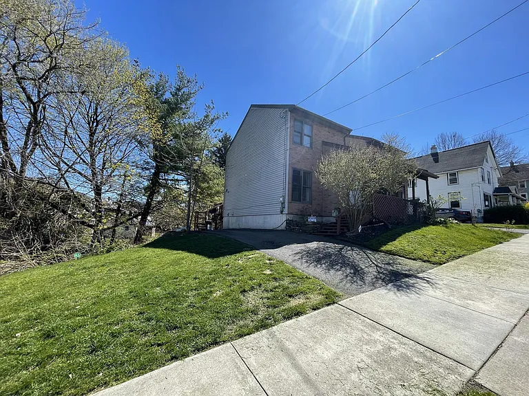 54 Colfax Ave — Photo 2