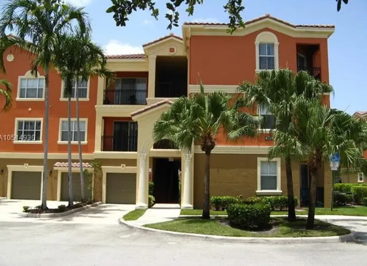 2 bed, 1048 sqft, $2,425 — Photo 2