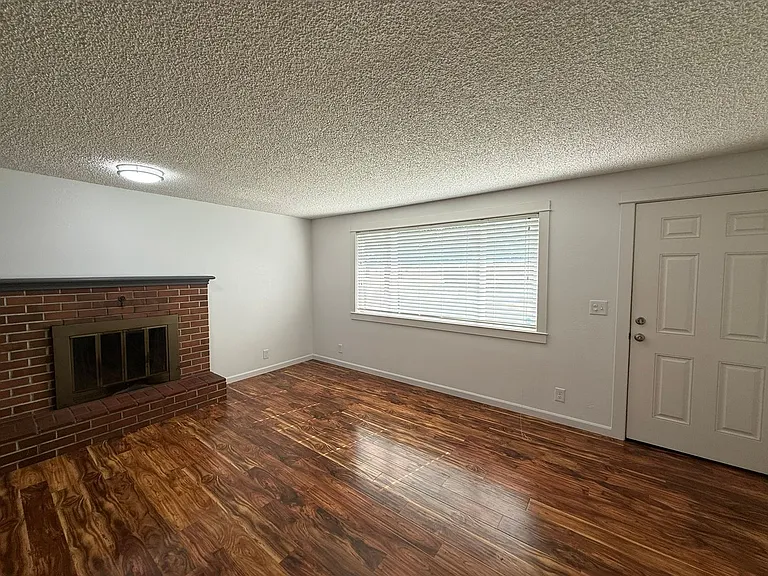 595 Mar Loop — Photo 3