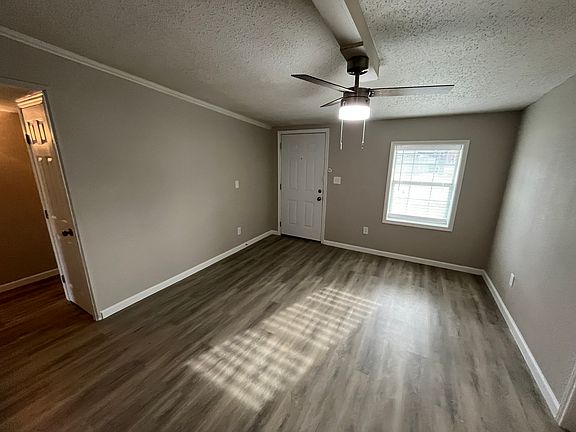 5th image of 917 Garden Dr