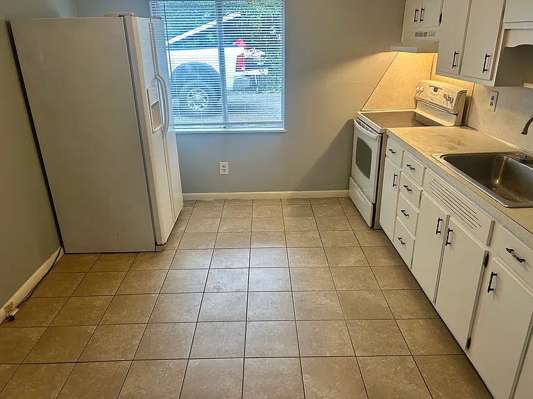 302 Wood St — Photo 5