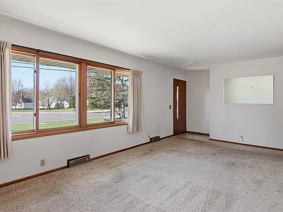 4th image of 2824 Seymour Road
