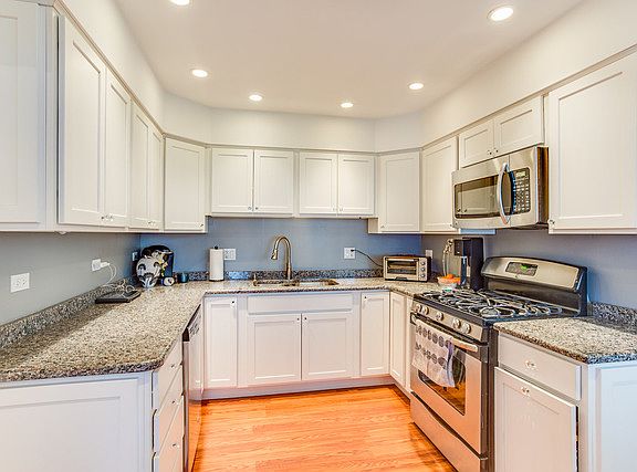 4th image of 606 E Greenwood Dr