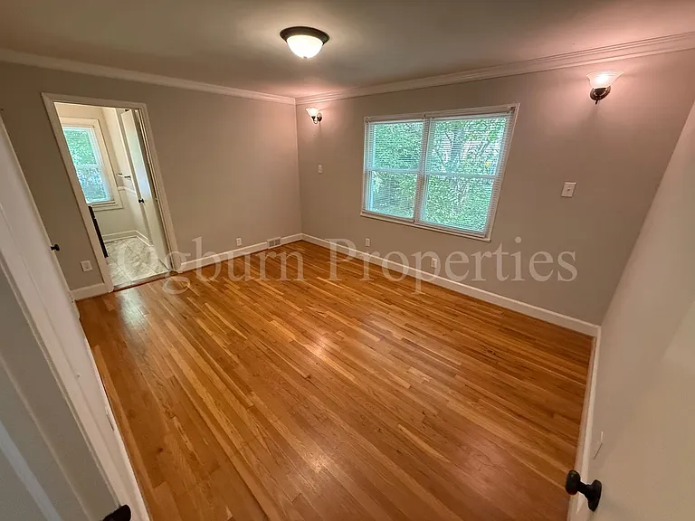 1408 Kenwood St — Photo 9