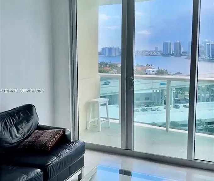 19380 Collins Ave #1423 — Photo 2