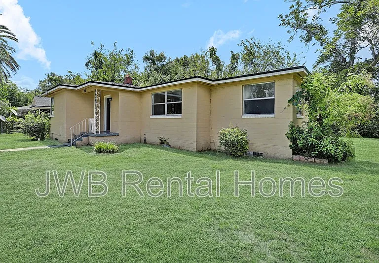 1288 W 28th St — Photo 31