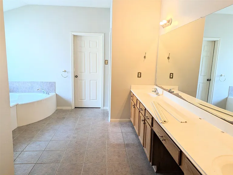 2716 Park Falls Dr — Photo 12