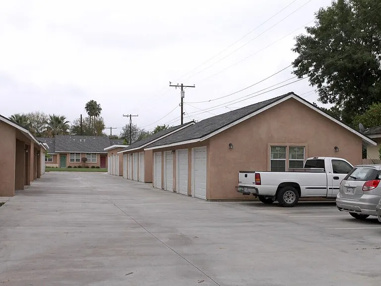 3715 Jefferson St — Photo 2