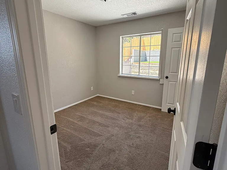 2512 S Rio Verde Dr — Photo 1