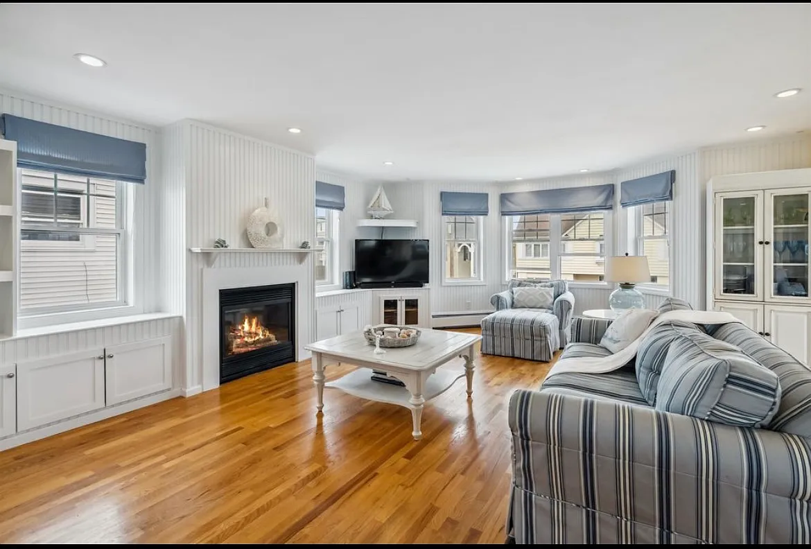 3 bed, 1979 sqft, $3,000 — Photo 3