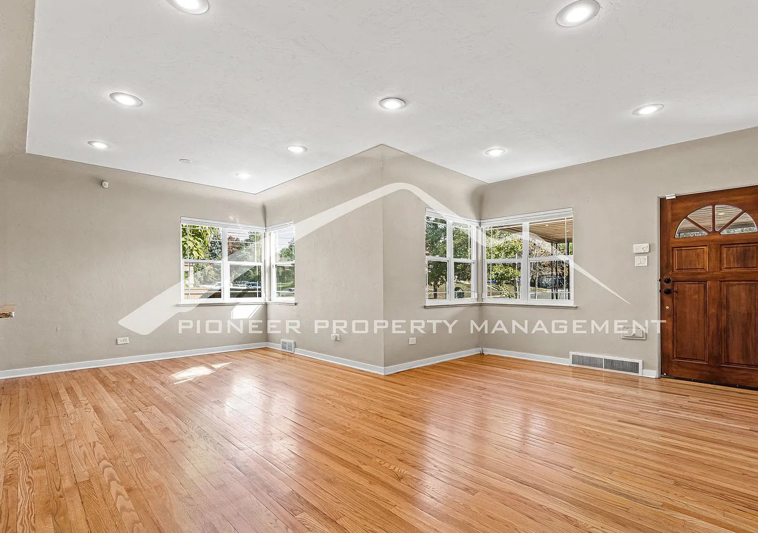 Large Home with an Updated Kitchen in Montclair Neighborhood! — Photo 4