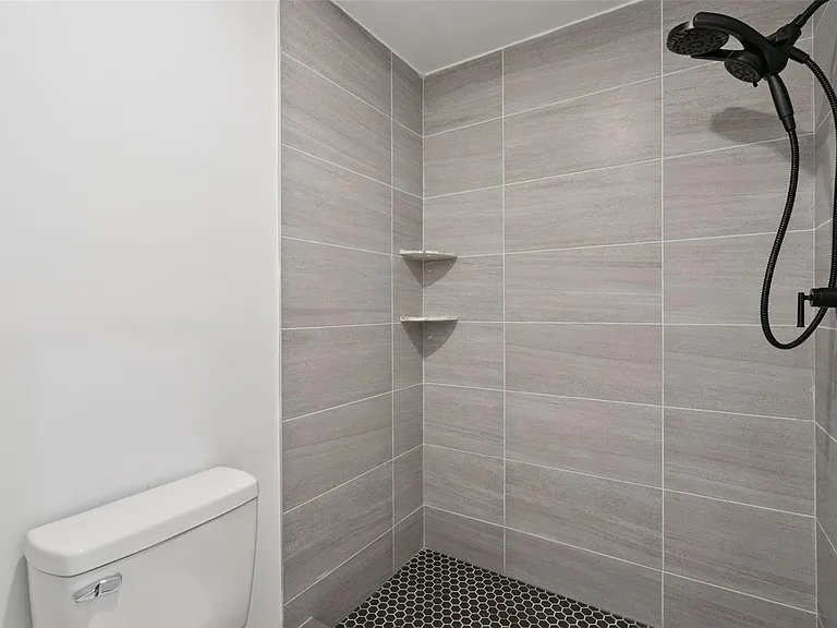 530 Hunter Cir — Photo 21