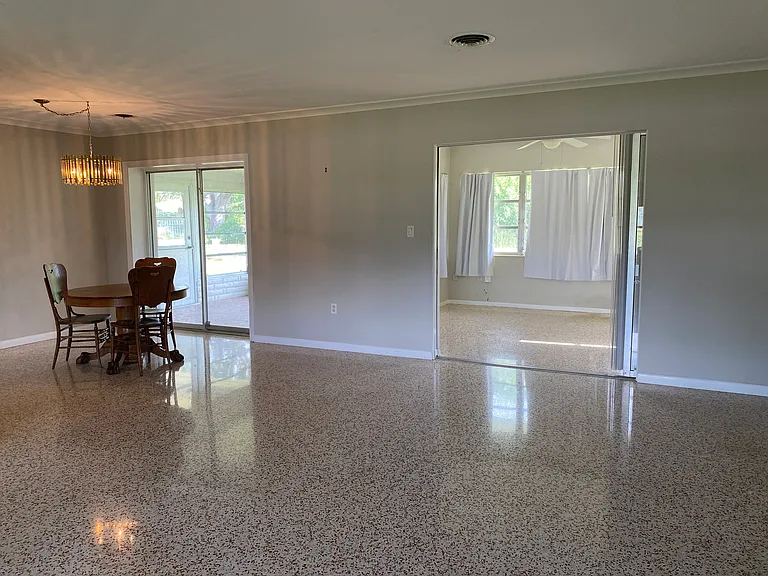 2335 Sunnyside Pl — Photo 3