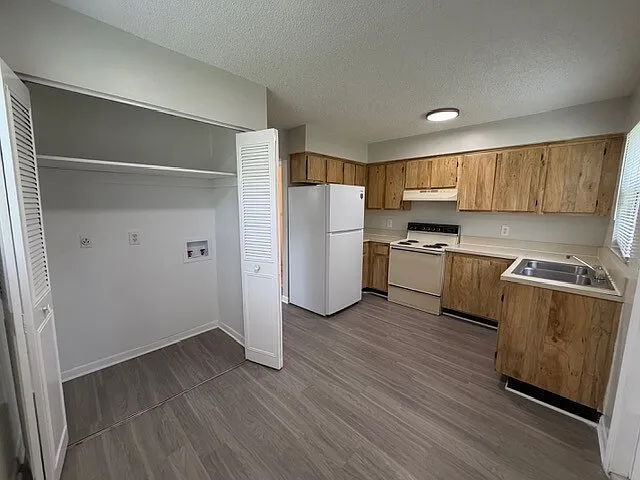 544 SW 35th St — Photo 27