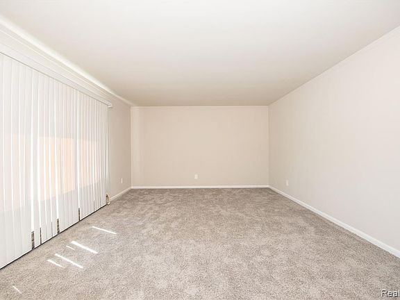 5th image of 25885 Jefferson Ave #4
