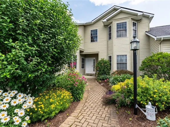 206 Falling Brook Path, Fayetteville, NY 13066