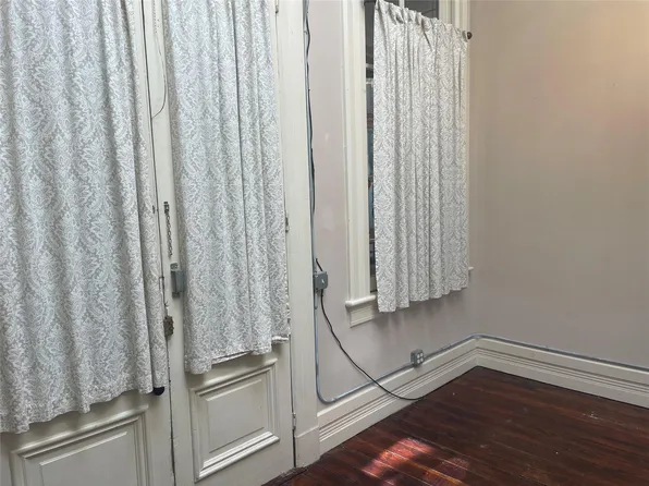 2116 Strand St #205, Galveston, TX 77550