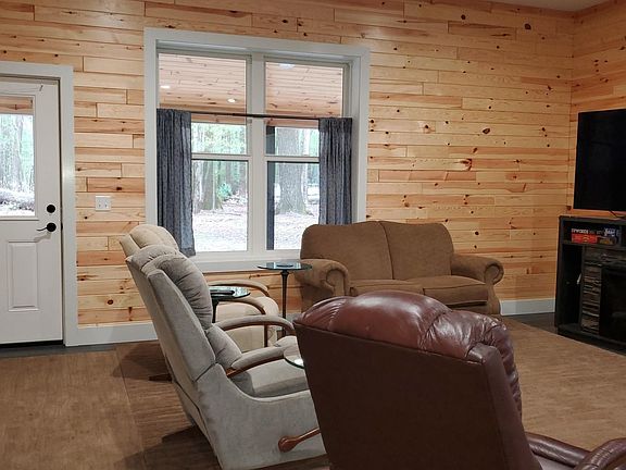 4th image of 661 Forest Rd