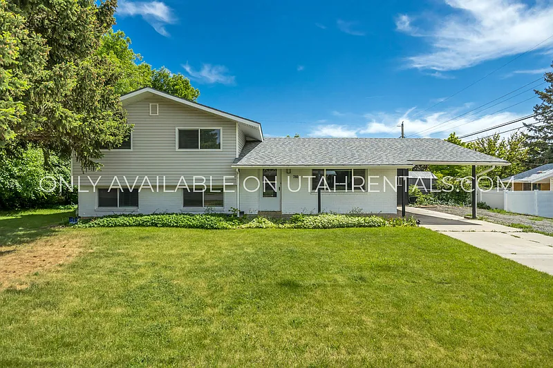 3 bed, 2.5 bath, 2490 sqft, $2,550 — Photo 2