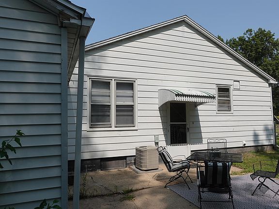5th image of 678 E Grove St