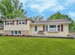 3S156 Arboretum Rd, Glen Ellyn, IL 60137