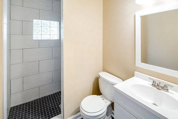 2501 Carpenter St #2 — Photo 9