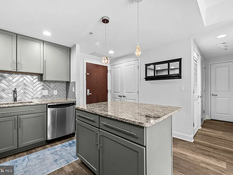1020 N Highland St #907 — Photo 8