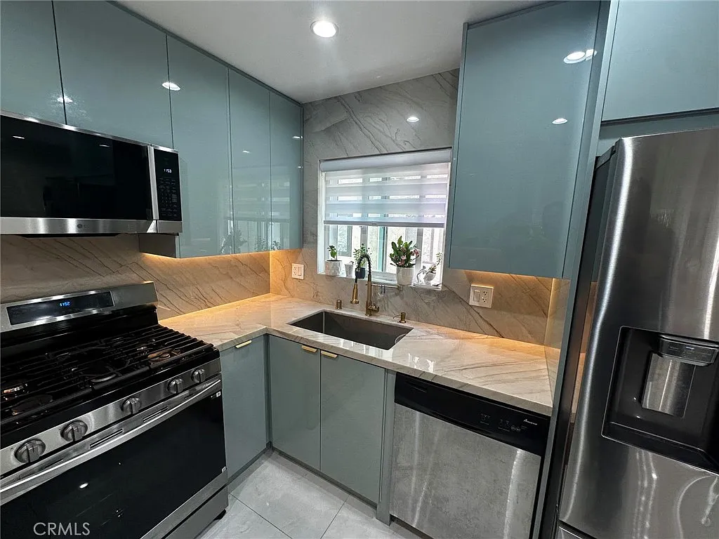 2 bed, 1131 sqft, $2,995 — Photo 3