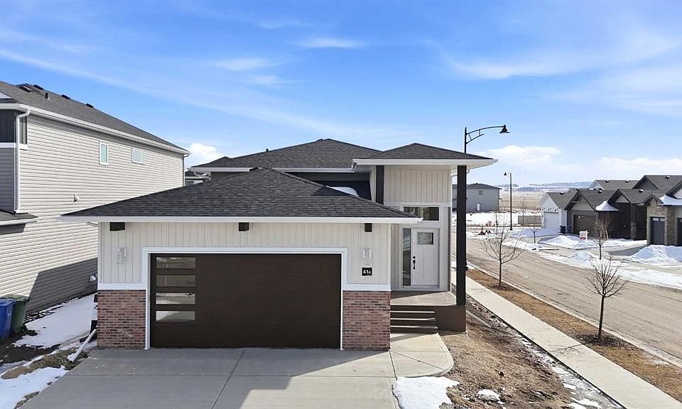 1st image of 41 W Emmett Cres