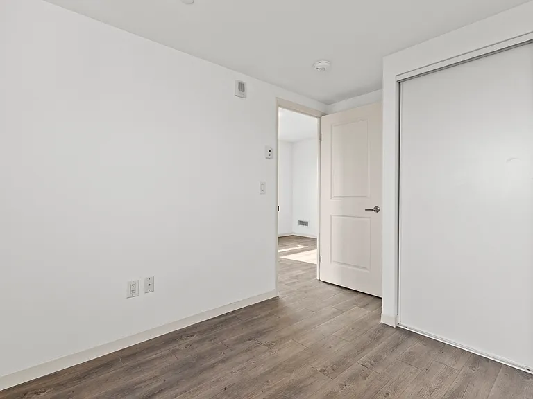 220 Cannon St E — Photo 51
